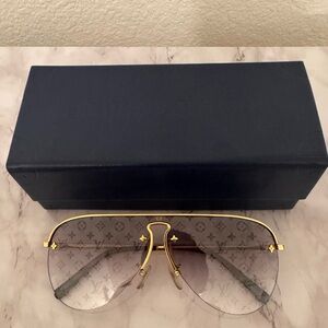 AUTHENTIC: Louis Vuitton Grease Mask Aviator Shades